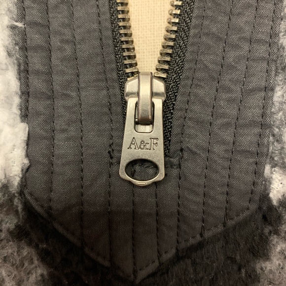 The Essential A&F Sherpa Fleece, Size Small - Picture 7 of 12